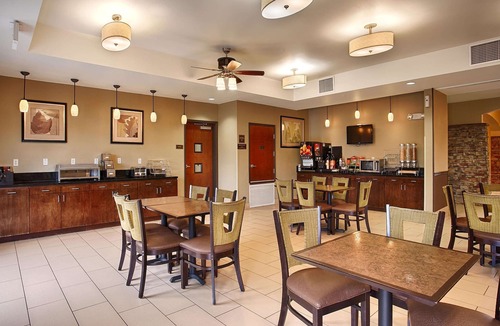 Mansfield Hotel | Best Western Plus Desoto Inn & Suites