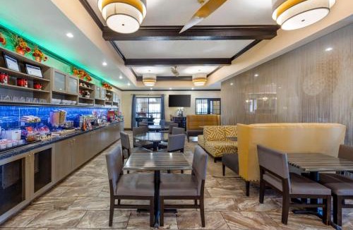Garden City Hotel | Best Western Plus Emerald Inn & Suites