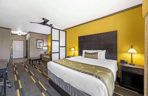 Garden City Hotel | Best Western Plus Emerald Inn & Suites