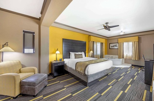 Garden City Hotel | Best Western Plus Emerald Inn & Suites