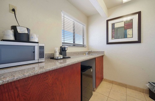 Manteca Hotel | Best Western Plus Executive Inn & Suites