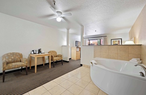 Manteca Hotel | Best Western Plus Executive Inn & Suites