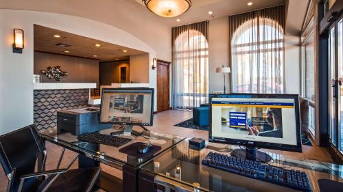 Manteca Hotel | Best Western Plus Executive Inn & Suites