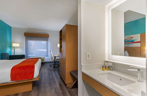 Dumbarton Hotel | Best Western PLUS Executive Hotel