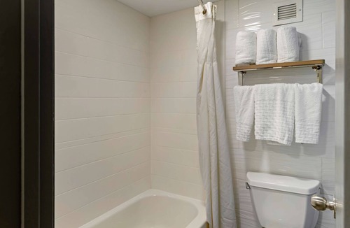 Dumbarton Hotel | Best Western PLUS Executive Hotel