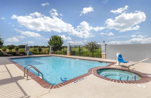 Forest Hill Hotel | Best Western Plus Fort Worth Forest Hill Inn & Suites