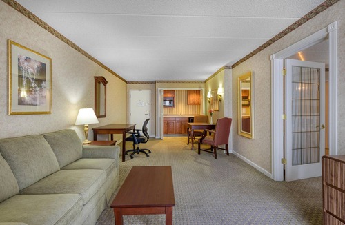Wilkes-Barre Hotel | Best Western Plus Genetti Wilkes Barre