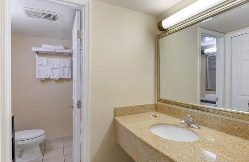 North Chesterfield Hotel | Best Western Plus Governor's Inn