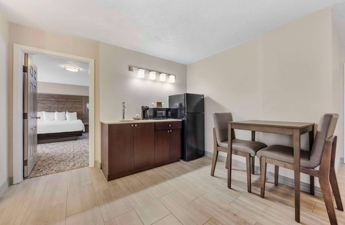 Springfield Hotel | Best Western Plus Grand Manor Inn