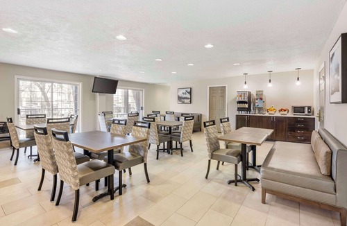 Springfield Hotel | Best Western Plus Grand Manor Inn