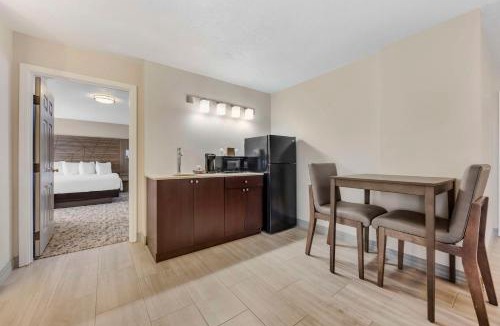 Springfield Hotel | Best Western Plus Grand Manor Inn