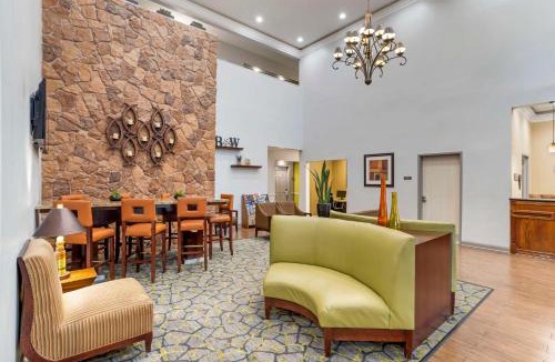 Southeast Houston Hotel | Best Western Plus Hobby Airport Inn & Suites