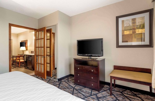 Southeast Houston Hotel | Best Western Plus Hobby Airport Inn & Suites
