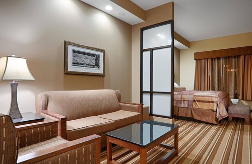 I-435 West KC-KS Hotel | Best Western Plus KC Speedway Inn & Suites