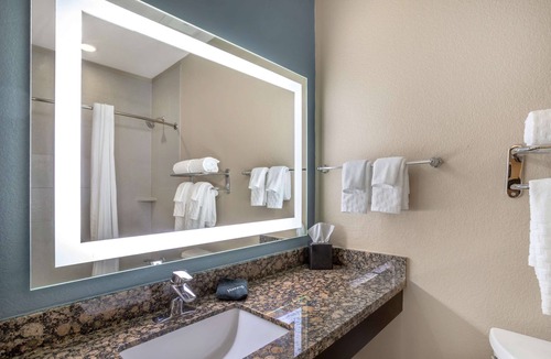Lake Jackson Hotel | Best Western Plus Lake Jackson Inn & Suites