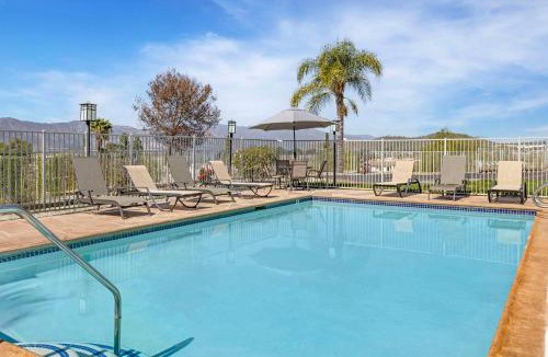 Lake Elsinore Hotel | Best Western Plus Lake Elsinore Inn & Suites