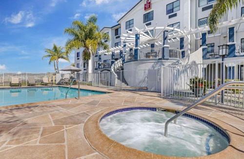 Lake Elsinore Hotel | Best Western Plus Lake Elsinore Inn & Suites