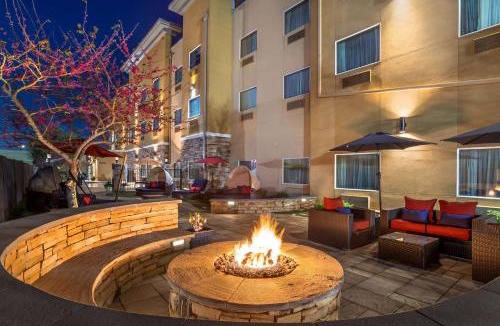 Lake Jackson Hotel | Best Western Plus Lake Jackson Inn & Suites