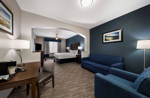 Lake Dallas Hotel | Best Western Plus Lake Dallas Inn & Suites
