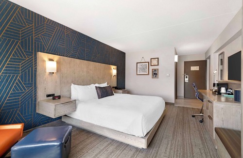 Laconia Hotel | Best Western Plus Landmark Inn