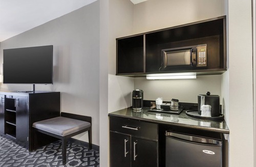 Western Division Hotel | Best Western Plus Laredo Inn & Suites