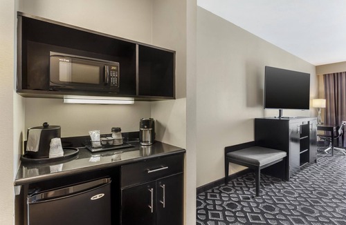 Western Division Hotel | Best Western Plus Laredo Inn & Suites