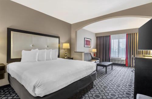 Western Division Hotel | Best Western Plus Laredo Inn & Suites