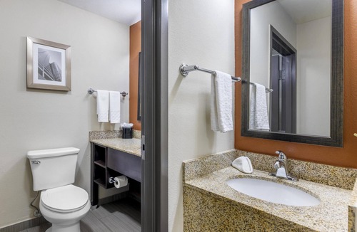 Lee's Summit Hotel | Best Western Plus Lee's Summit Hotel & Suites