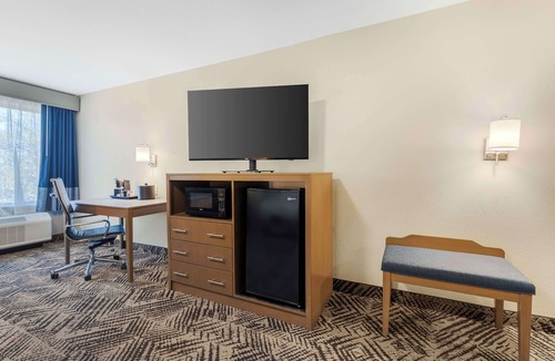 Lewisville Hotel | Best Western Plus Lewisville Flower Mound