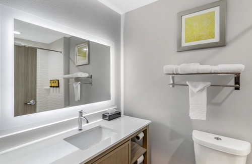 Port Arthur Hotel | Best Western Plus Mid County
