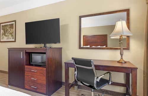 Greenville Hotel | Best Western Plus Monica Royale Inn & Suites