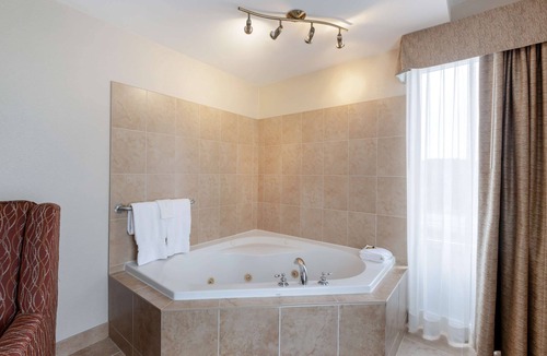 Huntsville Hotel | Best Western Plus Muskoka Inn
