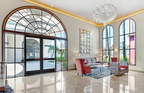 East Side Costa Mesa Hotel | Best Western Plus Newport Mesa Inn
