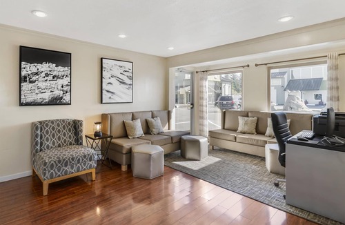 Bertsch-Oceanview Hotel | Best Western Plus Northwoods Inn