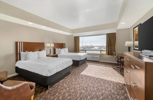 Bertsch-Oceanview Hotel | Best Western Plus Northwoods Inn