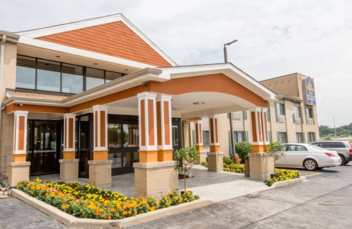 Westmont Hotel | Best Western Plus Oakbrook Inn