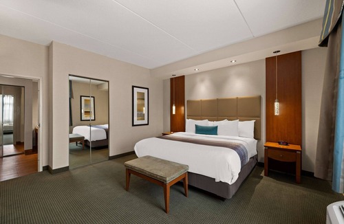 Orangeville Hotel | Best Western Plus Orangeville Inn & Suites