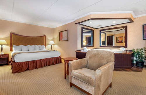 Oswego Hotel | Best Western Plus Oswego Hotel and Conference Center
