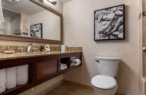 Oswego Hotel | Best Western Plus Oswego Hotel and Conference Center