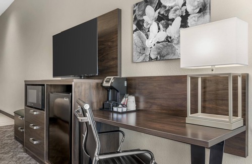 Olney Hotel | Best Western Plus Parkside Inn & Suites