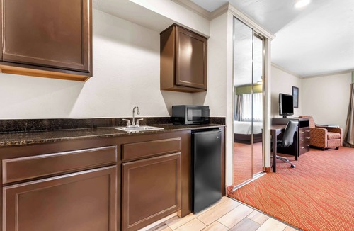 Wilsonville Hotel | Best Western Plus Parkway Inn
