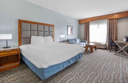 Omak Hotel | Best Western PLUS Peppertree Inn at Omak