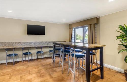 Pleasanton Hotel | Best Western Plus Pleasanton Inn