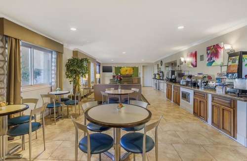 Pleasanton Hotel | Best Western Plus Pleasanton Inn