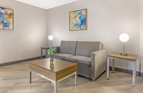 Northwest Raleigh Hotel | Best Western Plus Raleigh Crabtree Valley Hotel