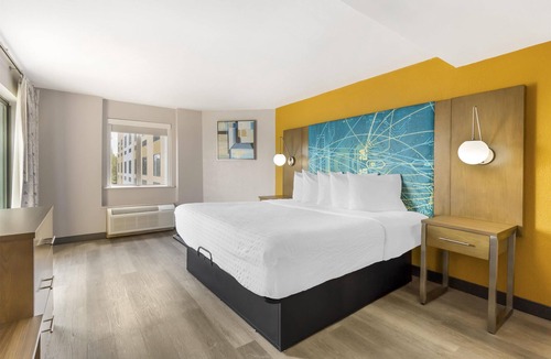 Northwest Raleigh Hotel | Best Western Plus Raleigh Crabtree Valley Hotel