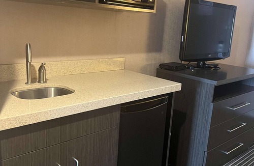 Oakdale Hotel | Best Western Plus Rama Inn & Suites