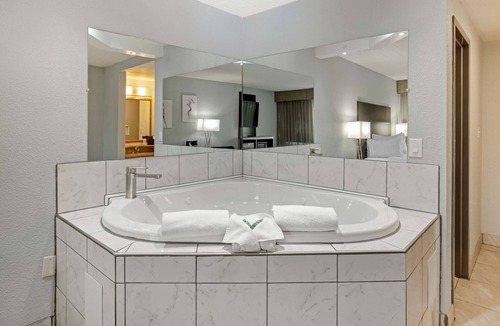 Shillington Hotel | Best Western Plus Reading Inn & Suites