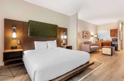 Brownwood Hotel | Best Western Plus Riata