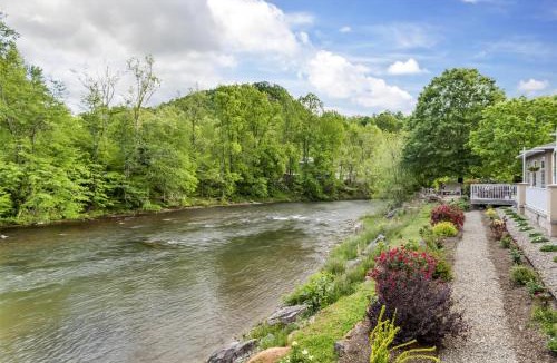 Dillsboro Hotel | Best Western Plus River Escape Sylva/Dillsboro